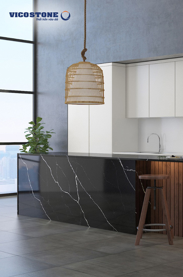 Đảo bếp làm từ mặt đá Vicostone là điểm nhấn sáng tạo cho không gian bếp gia đình.