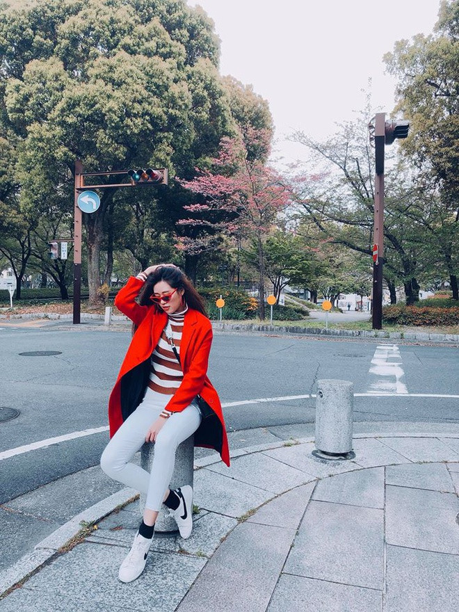 Cũng như các cô gái 9X, Khánh Vân yêu thích du lịch. Người đẹp thường tự thưởng cho mình các chuyến du lịch trong và ngoài nước sau những ngày làm việc căng thẳng.