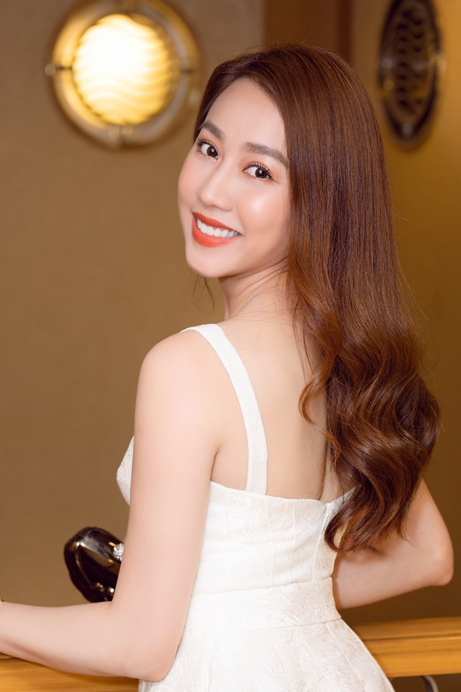 Bên cạnh đó, cô còn tham gia nhiều bộ phim như Mắt nai, Ác thú vô hình, Chữ trinh, Như khúc tình ca, Truy tìm hung thủ, Gia đình ngũ quả, Con gái chị Hằng, Tình khúc Bạch dương… Ngoài phim truyền hình, nữ diễn viên sinh năm 1994 còn đóng nhiều phim điện ảnh như Sứ mệnh trái tim, vai chính trong phim Gái xinh nổi loạn và Hạ cuối tình đầu, vai thứ chính trong phim Bí ẩn song sinh…