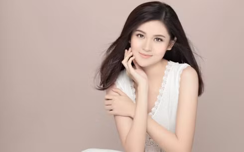 Lan dau lo dien ban trai sieu tam ly cua A hau Thuy Dung-Hinh-2