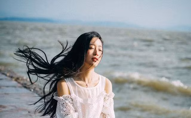 Di tuan trang mat, vo tre phat hien 