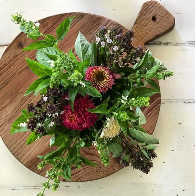 Trang tri nha them ruc ro voi cac loai rau gia vi dung thua-Hinh-3