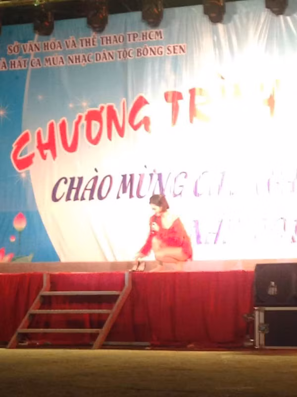Dong Nhi duoc khen nhanh tri xu ly su co giay mac ket