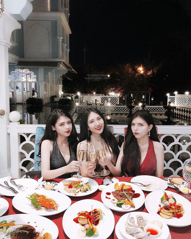 3 chi em ruot vua xinh dep lai gioi giang het phan nguoi khac