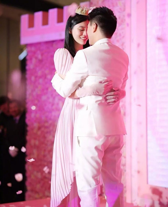 Tieu chuan lam dau, re nha vua song bac giau nhat Hong Kong-Hinh-2