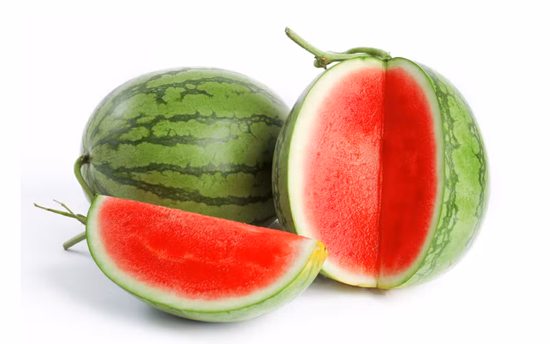 Dưa hấu: Những người mắc bệnh thận, suy thận có thể bị tăng rủi ro mắc bệnh tim mạch nếu ăn dưa hấu, do hàm lượng cao kali có trong loại quả này.
