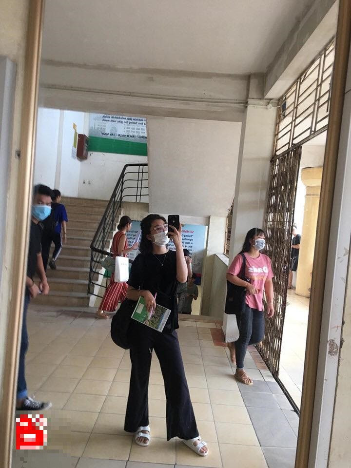 Chong lay vo tre con khoc rong vi ngay nao cung deo di hoc