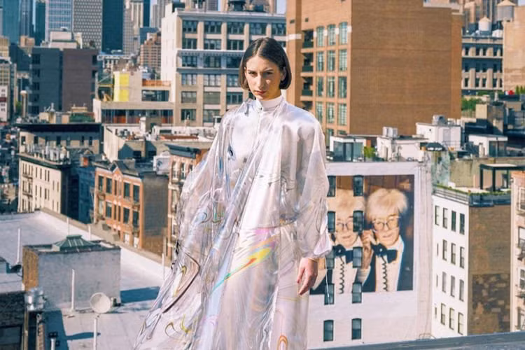 Bo vai tram trieu mua chiec vay chi duoc ngam khong duoc mac