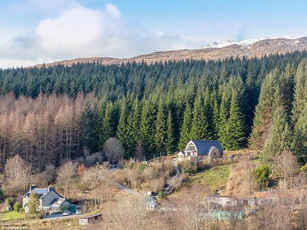 Ngôi nhà không chỉ thân thiện với môi trường mà còn sở hữu thiết kế ấn tượng.