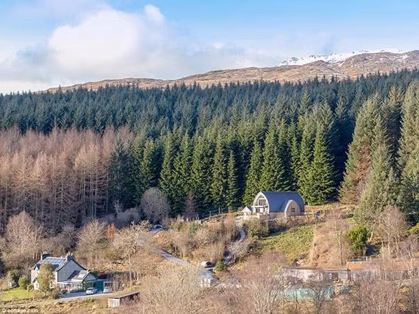 Ngôi nhà không chỉ thân thiện với môi trường mà còn sở hữu thiết kế ấn tượng.