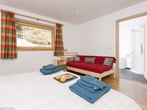 Chủ sở hữu, ông Dunn nói: 'Nhiều người không nhận ra rằng rơm là một trong những hình thức cách nhiệt rẻ nhất và bền vững nhất”.