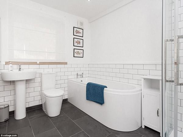 Phòng tắm đề cao sự tối giản, tiện lợi.