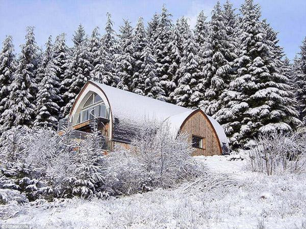 ... sử dụng các loại rơm là hình thức cách nhiệt chính và tạo ra năng lượng gấp 5 lần so với khả năng hấp thụ của nó.