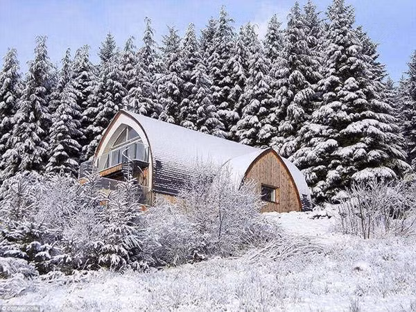 ... sử dụng các loại rơm là hình thức cách nhiệt chính và tạo ra năng lượng gấp 5 lần so với khả năng hấp thụ của nó.