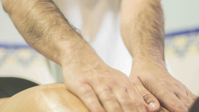 Kinh hoang chuyen quy co bi quay roi boi nam nhan vien mat-xa