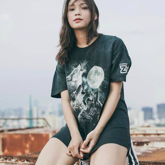 Không chỉ giỏi bóng rổ, hot girl 9X còn có thể chơi một số bộ môn khác như bóng đá, bơi lội. Hiện Phương Trinh làm nhân viên văn phòng tại một công ty ở TP.HCM. Bên cạnh công việc chính, 9X còn thử sức với vai trò người mẫu ảnh. Tại trang cá nhân, cô thường chia sẻ ảnh chụp lookbook cho các thương hiệu, cửa hàng thời trang.