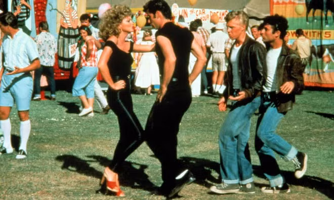 Trang phuc bi hong khoa trong phim duoc tra gia hon 400.000 USD