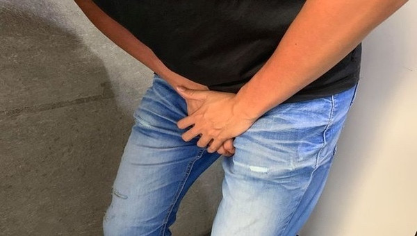 Sau khi bị muỗi cắn, Tiểu Cung đã trì hoãn bệnh 2 tuần, cuối cùng phần bìu bên phải bị hoại tử.