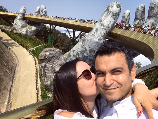 Sau kết hôn với ông xã người Ấn Độ, Võ Hạ Trâm luôn tỏ ra hạnh phúc bằng nụ cười thường trực, thần thái vui tươi.