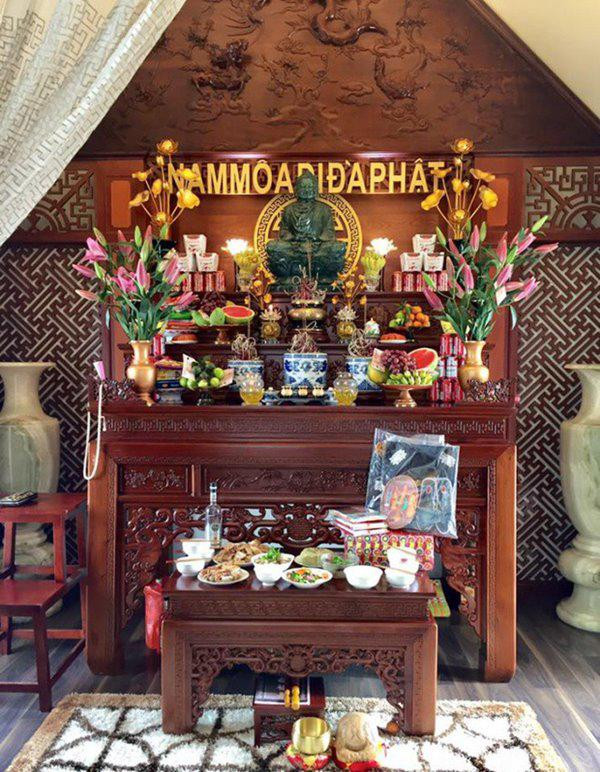 Bộ sofa màu vintage cổ điển đặt ở phòng khách.