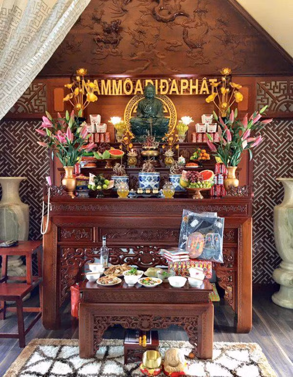 Bộ sofa màu vintage cổ điển đặt ở phòng khách.