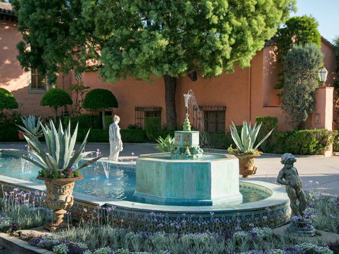 Theo báo New York Daily News, biệt thự có giá cho thuê lên đến 600.000 USD/tháng vào năm 2013. Ảnh: Coldwell Banker Residential Brokerage.