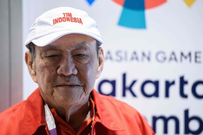 Gia tộc Hartono (Indonesia - 32 tỷ USD): Anh em Robert Budi Hartono và Michael Hartono phất lên từ công ty sản xuất và kinh doanh thuốc lá Djarum. Hiện tại, 2/3 tài sản của gia tộc Hartono đến từ khoản đầu tư vào ngân hàng Bank Central Asia. Họ mua cổ phần của BCA sau khi một gia tộc giàu có khác đánh mất quyền kiểm soát ngân hàng này trong cuộc khủng hoảng tài chính châu Á 1997-1998.