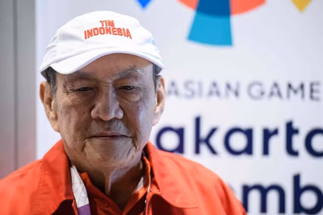 Gia tộc Hartono (Indonesia - 32 tỷ USD): Anh em Robert Budi Hartono và Michael Hartono phất lên từ công ty sản xuất và kinh doanh thuốc lá Djarum. Hiện tại, 2/3 tài sản của gia tộc Hartono đến từ khoản đầu tư vào ngân hàng Bank Central Asia. Họ mua cổ phần của BCA sau khi một gia tộc giàu có khác đánh mất quyền kiểm soát ngân hàng này trong cuộc khủng hoảng tài chính châu Á 1997-1998.