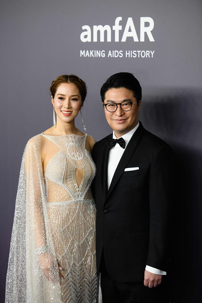 Gia tộc Lee (Hong Kong - 29 tỷ USD): Doanh nhân Lee Shau Kee chuyển tới Hong Kong từ Quảng Đông vào năm 1948, ban đầu buôn bán kim loại và tiền tệ. Năm 1973, ông thành lập tập đoàn địa ốc Henderson Land Development. Trưởng tộc Lee Shau Kee cho biết sẽ nghỉ hưu, và thế hệ thứ ba của gia đình Lee sẽ điều hành đế chế của gia đình.