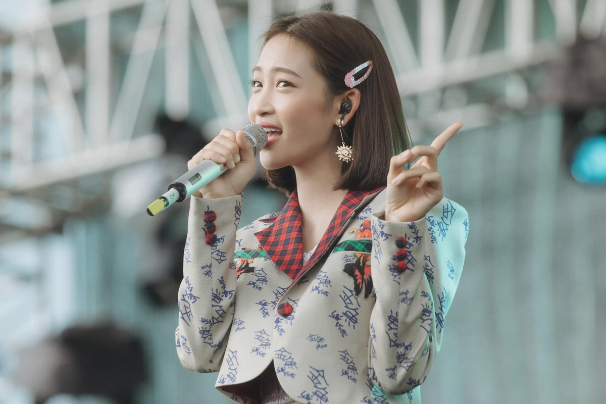 Hot girl cover gay ngac nhien, ngo la em gai HH Do My Linh-Hinh-3