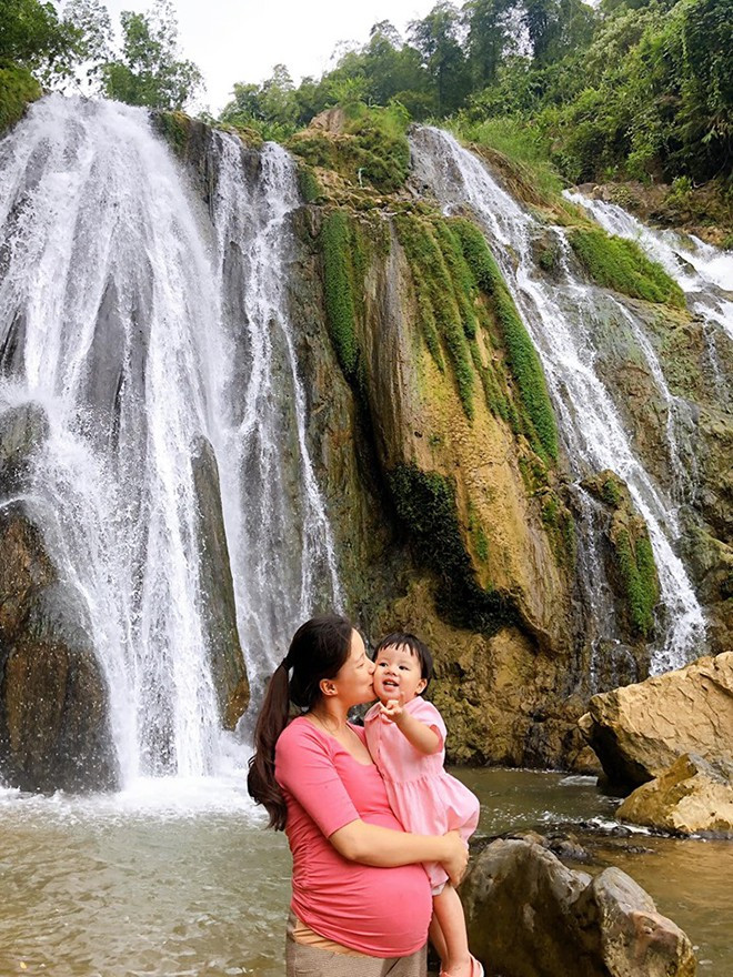 Bi che an mac xue xoa khi mang bau lan 4, MC VTV phan ung la