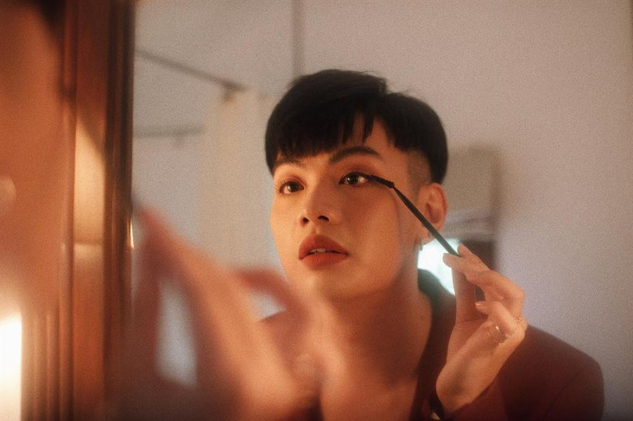 Dao Ba Loc tat ban trai dong gioi khien dan tinh choang vang