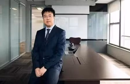 21 tuoi lap nghiep, 5 nam sau thanh ty phu, tang xe hoi cho ca cong ty