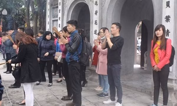 Co gai tre co nguoi yeu trong mo nho dinh 