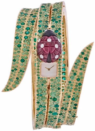 Bí mật của Coccinelle lấy cảm hứng con bọ cánh cứng (hồng ngọc và kim cương) đậu trên cọng cỏ (ngọc lục bảo) được xem như biểu tượng của sự may mắn.