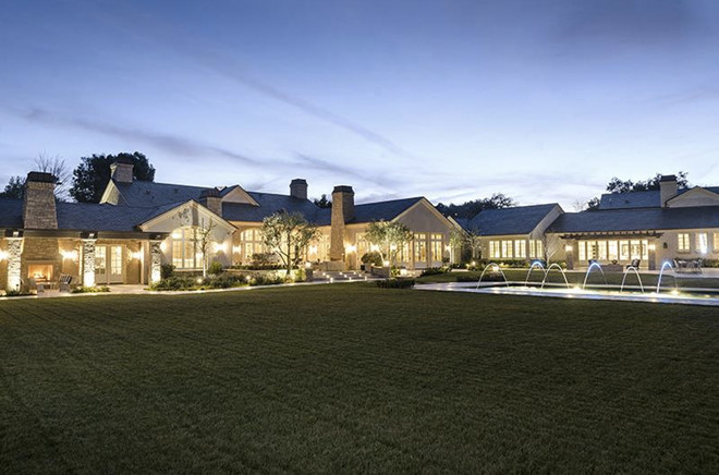 Biệt thự ở Hidden Hills này có tổng diện tích hơn 1.455 m2. Ảnh: Sotheby.