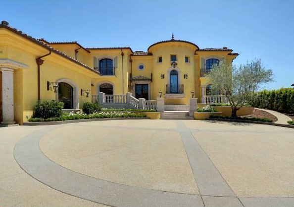 Đến năm 2017, căn biệt thự ở Bel Air được cặp đôi bán lại cho tỷ phú Marina Acton với giá 17,8 triệu USD. Ảnh: Nelson Shelton &amp; Associates.