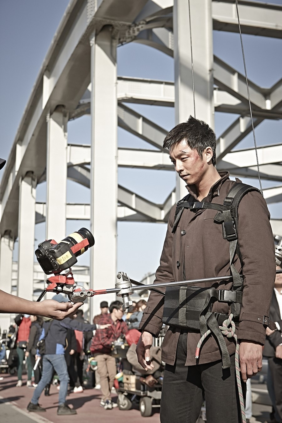 Gong Yoo: Sự chuyên nghiệp và tinh thần cống hiến hết mình cho vai diễn là yếu tố quan trọng giúp tài tử 40 nổi tiếng toàn châu Á. Tham gia bất cứ bộ phim nào, Gong Yoo cũng tỏ ra nghiêm túc và tận tâm, thậm chí anh còn tự mình đảm nhận những pha hành động liều lĩnh nhất.