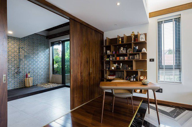 Phòng tắm được thiết kế mở.