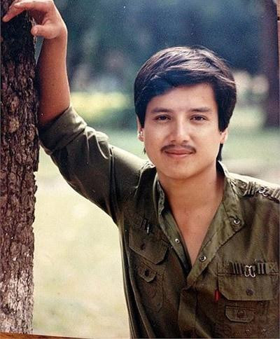 Sau nhiều năm tham gia chương trình "Gặp nhau cuối năm", nghệ sĩ Chí Trung gây ấn tượng với vai "Táo Giao thông". Nét hài sâu cay, dí dỏm của ông đã đi vào lòng khán giả các thế hệ.