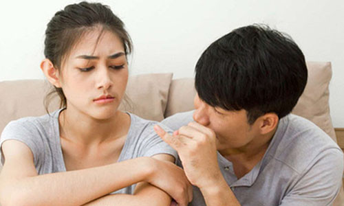 Chang trai nhan ket dang khi choc thung bao cao su de lay duoc vo