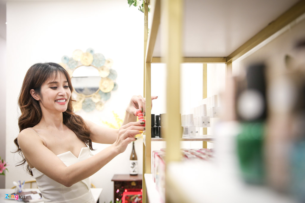 Khác với vẻ tròn trịa trong phim, ngoài đời Thảo Trang gầy hơn nhiều. Nữ diễn viên cho biết cô đã giảm 10 kg so với khi quay Tiếng sét trong mưa. Cô nói: "Lúc đó, tôi phải tăng cân, nặng tới 58 kg để phù hợp với hình ảnh người phụ nữ có con. Bây giờ, cân nặng của tôi là 48 kg. Ở ngoài, mọi người nhận xét tôi gầy quá, hốc hác nhưng hình như tôi được Tổ đãi, khi lên hình nhìn vẫn ổn".