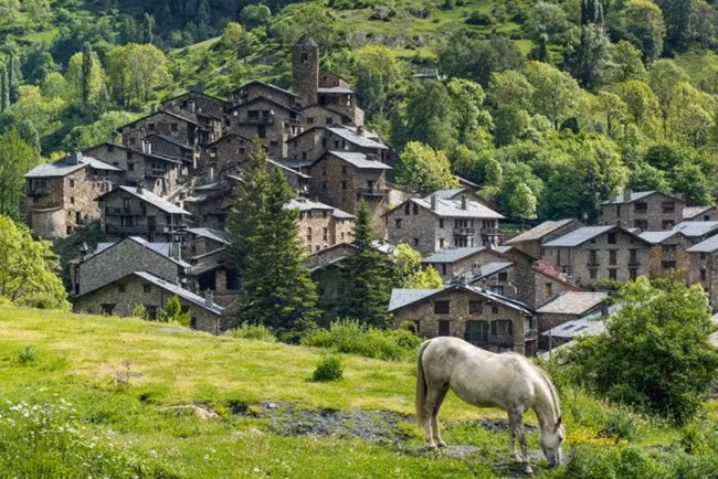 Nếu như nhiều nơi, mức thuế giá trị gia tăng (VAT) khoảng 7-10% thì ở đây chỉ 4,5%, là mức thấp nhất ở châu Âu.