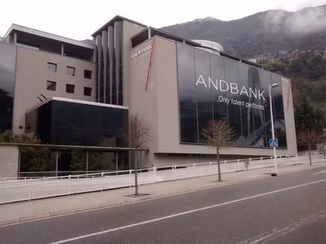 Lĩnh vực ngân hàng cũng có đóng góp quan trọng cho nền kinh tế Andorra.
