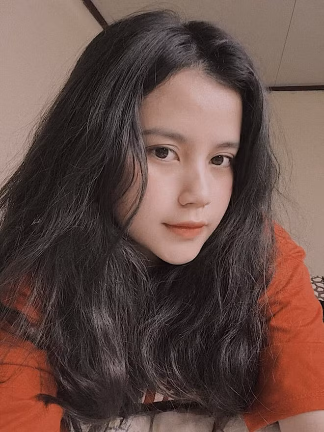 Sở thích lớn nhất của Như Mẫn là chơi đàn và ca hát. 10X có thể chơi guitar, organ, piano. Dự định của cô sau khi tốt nghiệp THPT sẽ tham gia các cuộc thi về âm nhạc. "Mình khá thích những thứ thiên về truyền thống, ví dụ như nấu ăn chẳng hạn", 10X nói.