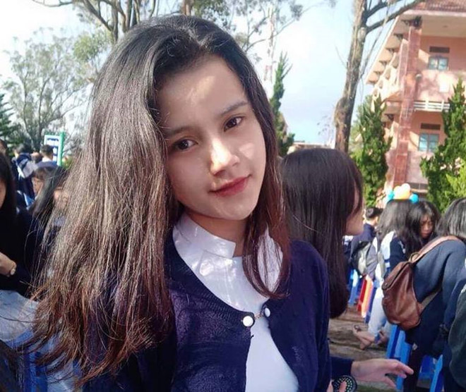 Trong mắt bạn bè, Như Mẫn có ngoại hình nổi bật. Tuy vậy, chia sẻ với Zing.vn, 10X nói cô cảm thấy chưa hài lòng về bản thân, đặc biệt là thân hình. "Mình còn khá gầy, cao 1,62 m nhưng chỉ nặng 44 kg. Mình đang trong quá trình tập luyện để cơ thể đầy đặn hơn", hot girl Đà Lạt chia sẻ.