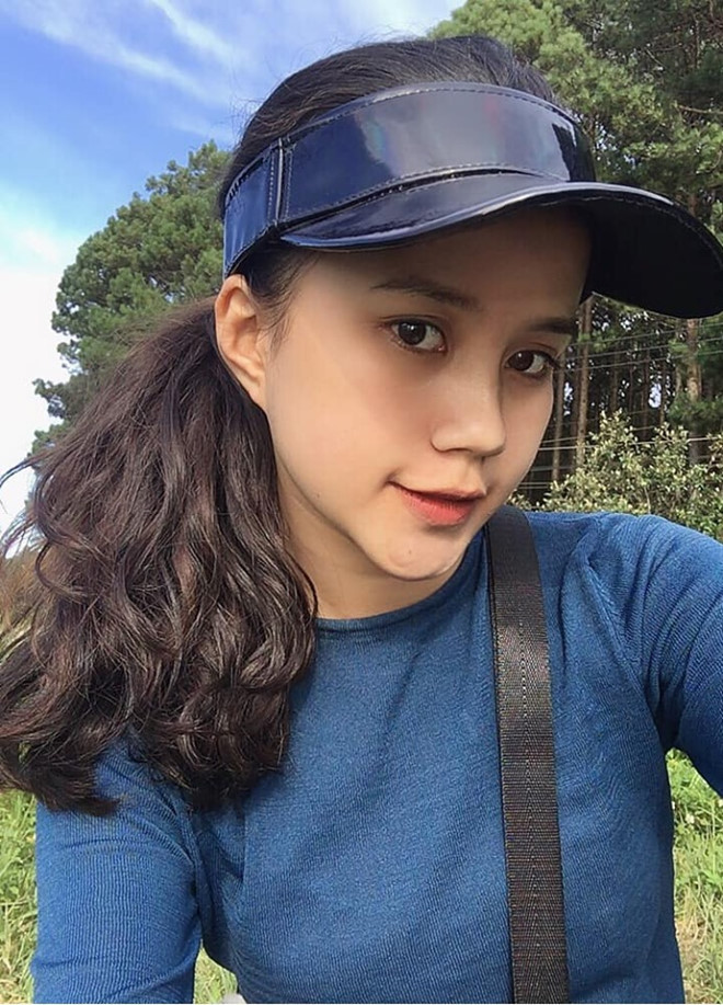 Trên trang cá nhân, Như Mẫn thường xuyên khoe hình ảnh về cuộc sống thường ngày. 10X theo đuổi gu thời trang đơn giản, nữ tính nhưng vẫn nhận được nhiều lời khen của dân mạng.