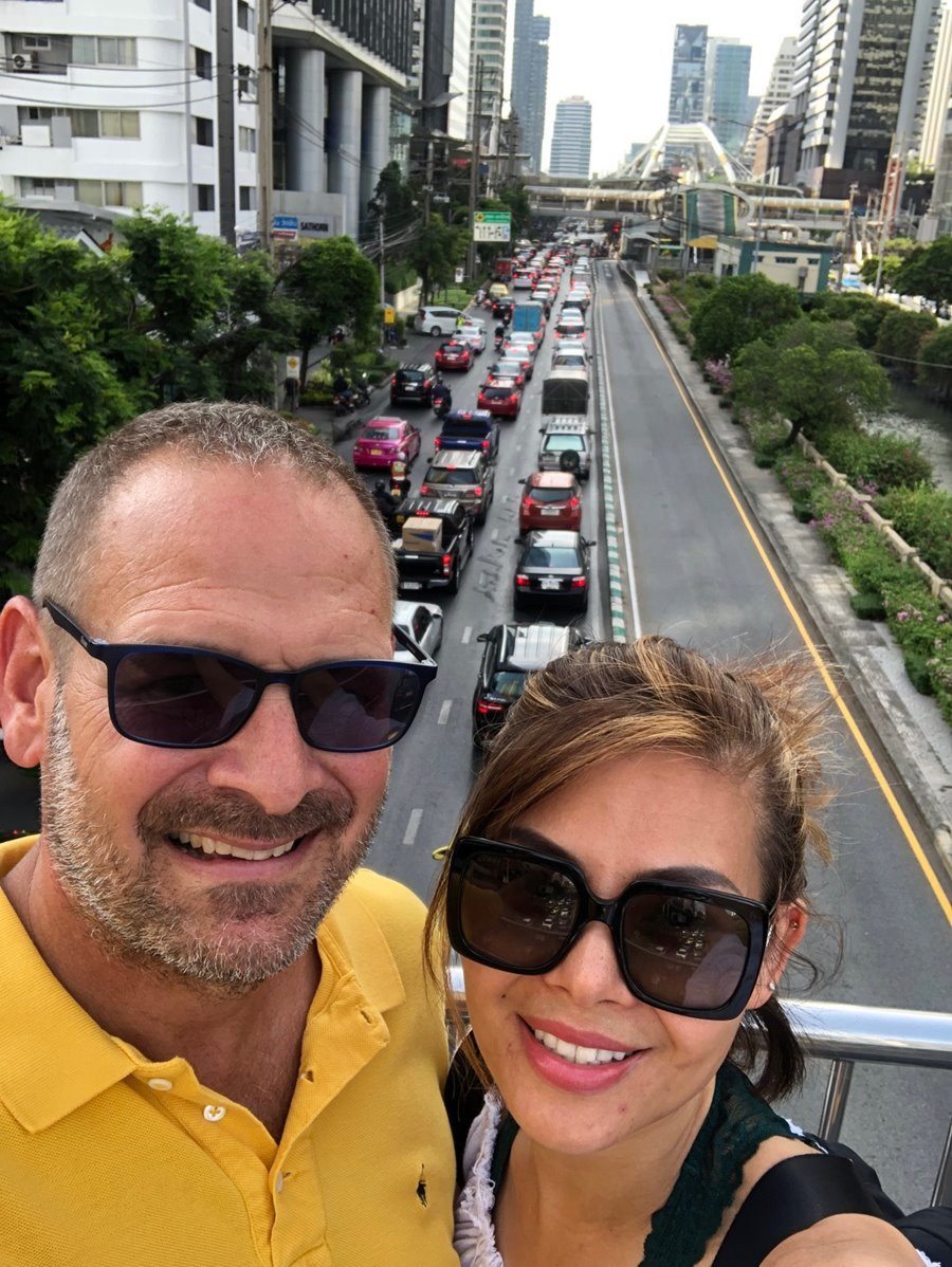 Những bức hình của chị và chồng tây cũng hết sức giản dị, nhưng ấm áp, hạnh phúc.