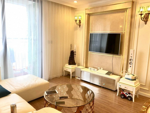 Vốn đã sinh sống từ trước khi ly hôn nên trong căn hộ của nam diễn viên đầy đủ đồ đạc, nội thất.