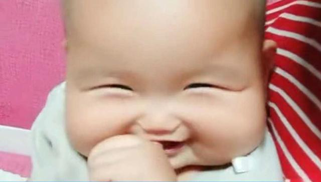 Em be duoc khen giong Phat Di Lac khien me vua mung vua lo-Hinh-3